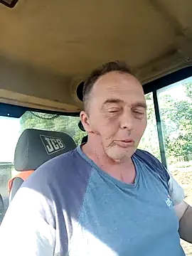 Illa1977 online show from June 2026 07:32:02 AM