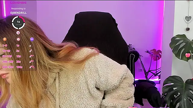 LindaWhite  online show from March 2025 04:20:01 PM