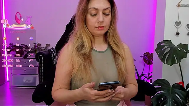 LindaWhite  online show from March 2025 05:10:02 PM