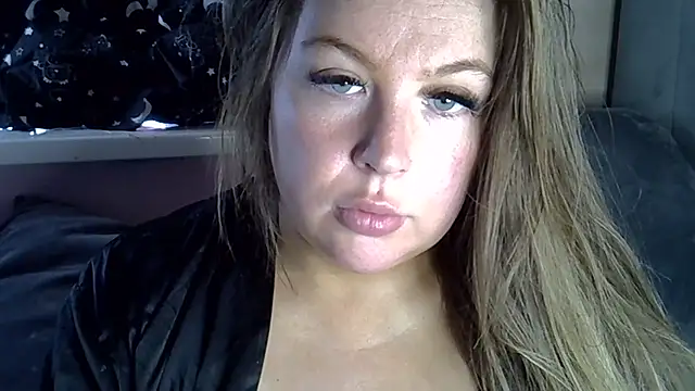 Snapshot of KikiBlackxx chatting on May 2026 10:12:02 AM KikiBlackxx online show from May 2026 10:12:02 AM