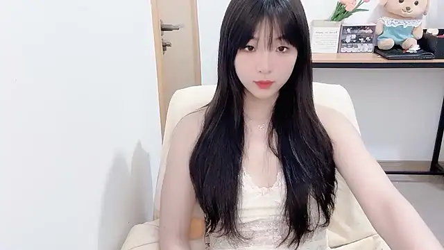 Snapshot of Louise-3 chatting on July 2026 01:50:02 PM Louise-3 online show from July 2026 01:50:02 PM