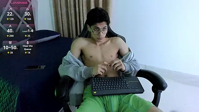 Snapshot of Ithan_Hott chatting on June 2026 03:44:02 AM Ithan Hott online show from June 2026 03:44:02 AM