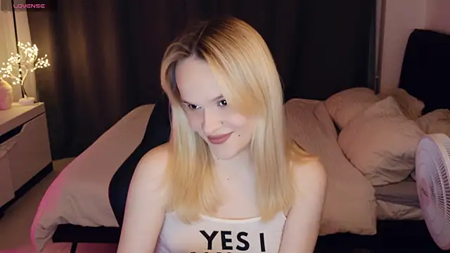 Snapshot of thehousemaidd chatting on June 2026 05:41:01 PM thehousemaidd online show from June 2026 05:41:01 PM