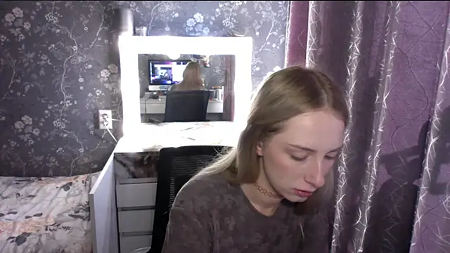 Snapshot of JennaLomeri chatting on June 2026 12:43:01 PM JennaLomeri online show from June 2026 12:43:01 PM