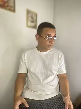 Snapshot of TomasStyl__ chatting on June 2026 07:48:01 PM TomasStyl online show from June 2026 07:48:01 PM