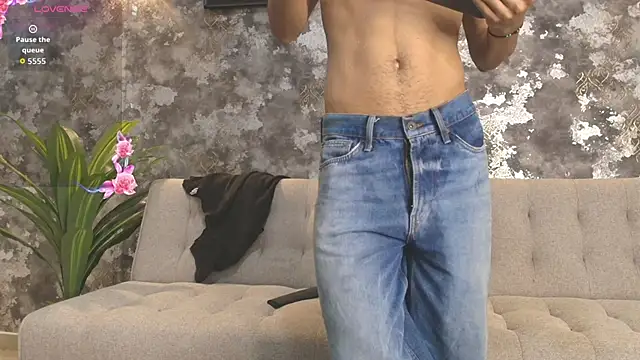 Maximiliano Young online show from June 2026 01:32:02 PM