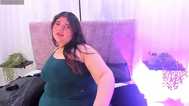 Emilie Jones online show from June 2026 07:47:02 PM