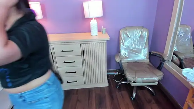 amberhanks online show from July 2026 12:08:02 PM