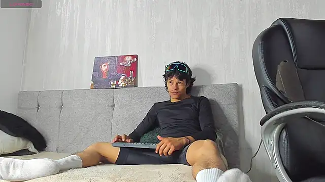 tommyhot7 online show from June 2026 07:16:01 PM