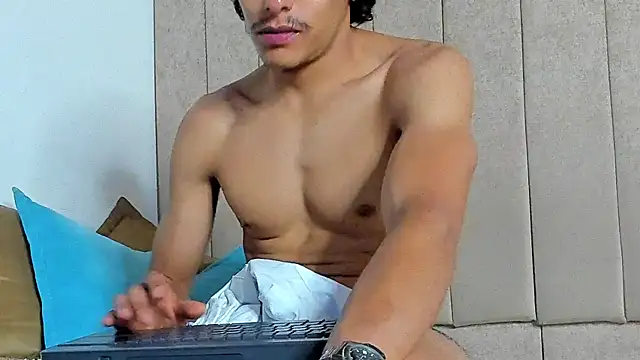 tommyhot7 online show from July 2026 10:53:01 AM