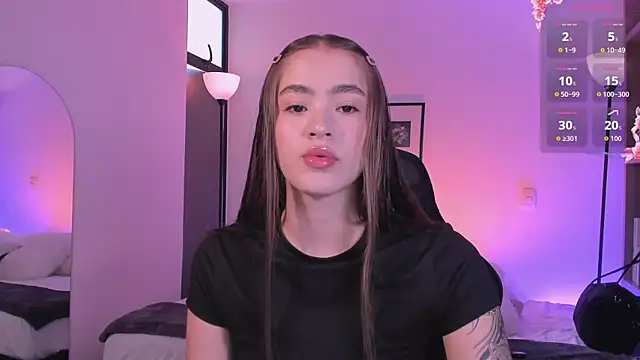 Snapshot of LizzyColins chatting on June 2026 07:23:01 PM LizzyColins online show from June 2026 07:23:01 PM