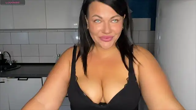 Snapshot of Annbigass chatting on June 2026 03:44:02 AM Annbigass online show from June 2026 03:44:02 AM