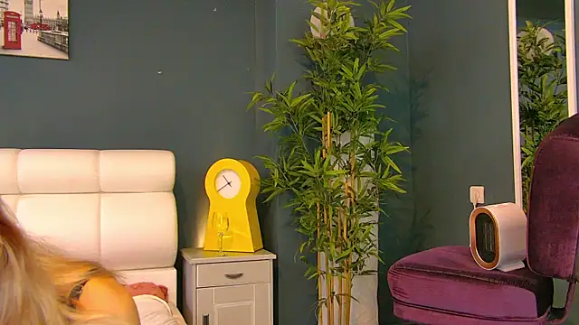 Snapshot of Tiny_Tease chatting on July 2026 08:15:02 PM Tiny Tease online show from July 2026 08:15:02 PM
