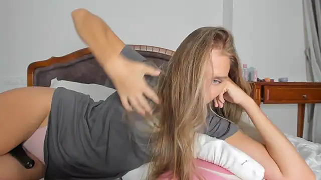 SofiClimbing online show from October 2025 03:56:02 PM