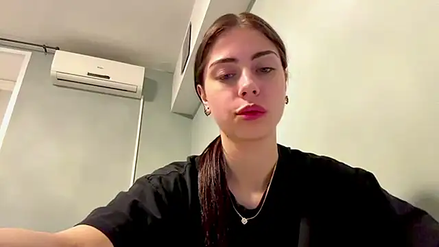 Snapshot of LianaMagic chatting on June 2026 05:03:04 PM LianaMagic online show from June 2026 05:03:04 PM