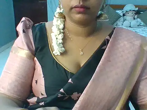 Snapshot of Tamil_hot_Meenu chatting on June 2026 03:54:02 PM Tamil hot Meenu online show from June 2026 03:54:02 PM