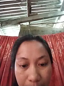 Snapshot of Yummyleyn chatting on June 2026 01:40:01 AM Yummyleyn online show from June 2026 01:40:01 AM