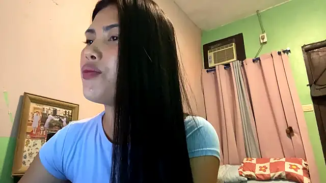 Snapshot of LizabethHaggan chatting on June 2026 12:26:01 PM LizabethHaggan online show from June 2026 12:26:01 PM