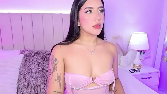 Snapshot of ChloeHall_ chatting on June 2026 03:00:02 AM ChloeHall online show from June 2026 03:00:02 AM
