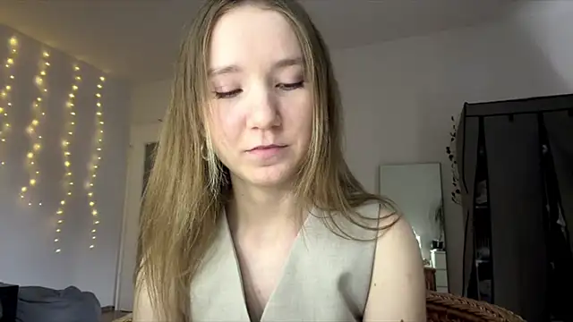 Snapshot of smalllisa chatting on June 2026 06:17:02 PM smalllisa online show from June 2026 06:17:02 PM