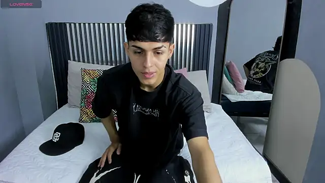 Snapshot of Axel_Mendozaa chatting on July 2026 08:04:02 PM Axel Mendozaa online show from July 2026 08:04:02 PM