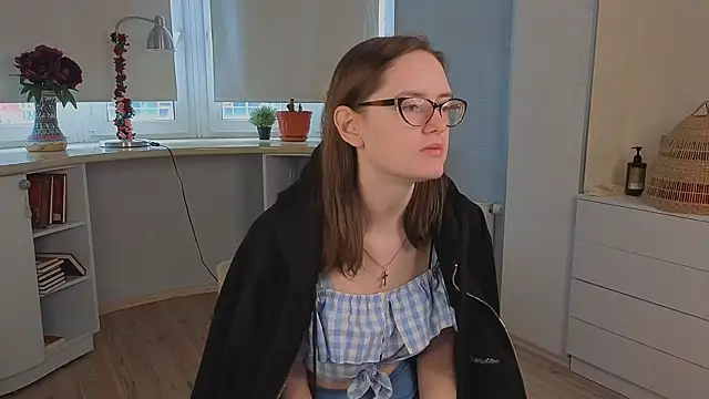 EstelaWeninger online show from June 2026 04:02:01 AM