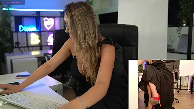 Snapshot of BabesGoWild chatting on June 2026 04:57:01 AM BabesGoWild online show from June 2026 04:57:01 AM