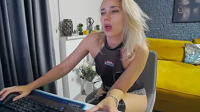 Snapshot of Angelface4you chatting on February 2026 08:38:02 PM Angelface4you online show from February 2026 08:38:02 PM