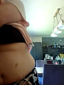 Snapshot of GoldenWifee chatting on June 2026 08:58:01 AM GoldenWifee online show from June 2026 08:58:01 AM