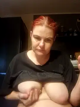 Snapshot of GoldenWifee chatting on July 2026 04:17:02 AM GoldenWifee online show from July 2026 04:17:02 AM