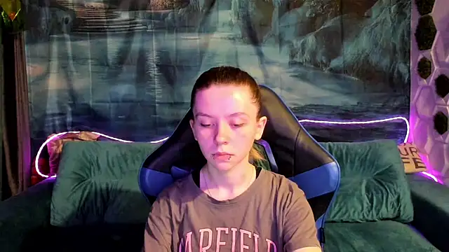 Snapshot of CarolInWonderland chatting on July 2026 06:29:01 AM CarolInWonderland online show from July 2026 06:29:01 AM