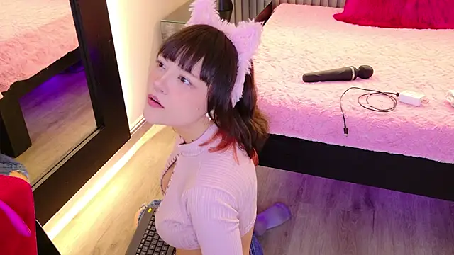 Emily amaura online show from July 2026 04:20:01 PM