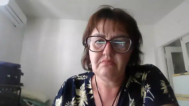 ErikaXShine online show from June 2026 11:58:01 AM