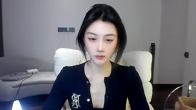 SylvieMaya online show from June 2026 03:32:02 PM