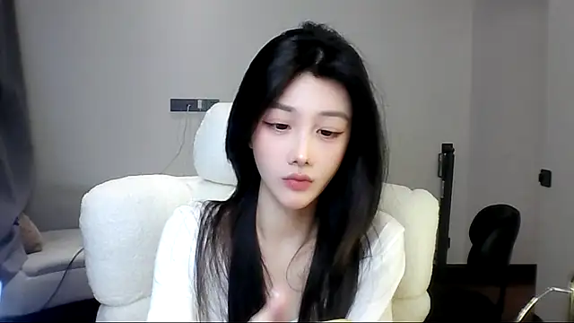 SylvieMaya online show from June 2026 06:34:01 PM
