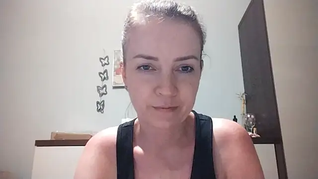 Snapshot of JenniferAlone chatting on June 2026 08:44:01 PM JenniferAlone online show from June 2026 08:44:01 PM