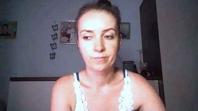 Snapshot of JenniferAlone chatting on June 2026 08:21:01 PM JenniferAlone online show from June 2026 08:21:01 PM