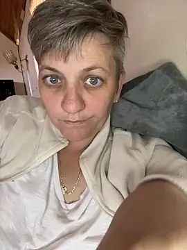 Snapshot of blueiceeyes chatting on June 2026 11:53:01 AM blueiceeyes online show from June 2026 11:53:01 AM
