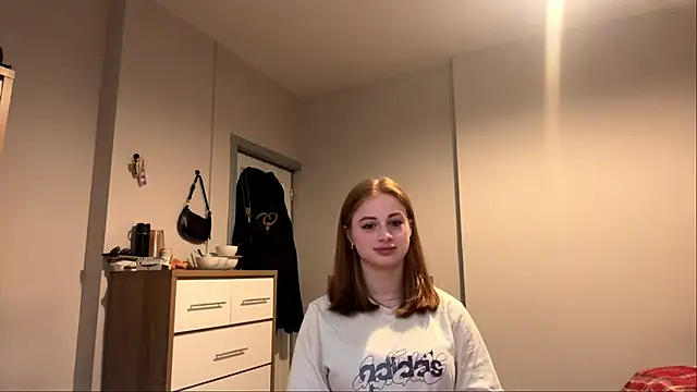 Snapshot of kittenflub chatting on June 2026 07:36:01 PM kittenflub online show from June 2026 07:36:01 PM