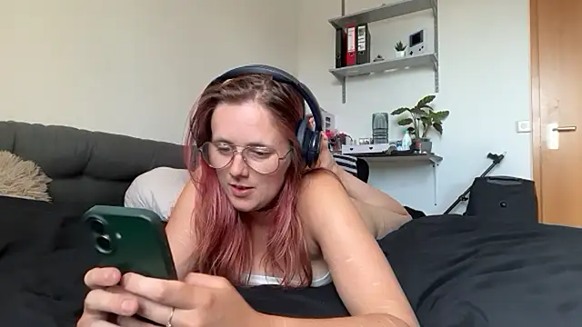 Snapshot of LeaLoveXXX chatting on July 2026 07:14:02 AM LeaLoveXXX online show from July 2026 07:14:02 AM