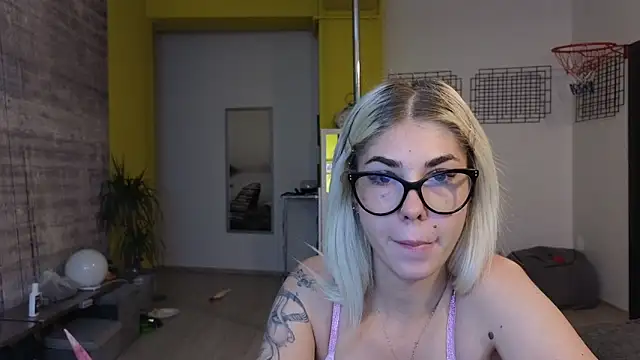 Snapshot of Sarahcamsx chatting on June 2026 08:46:01 PM Sarahcamsx online show from June 2026 08:46:01 PM