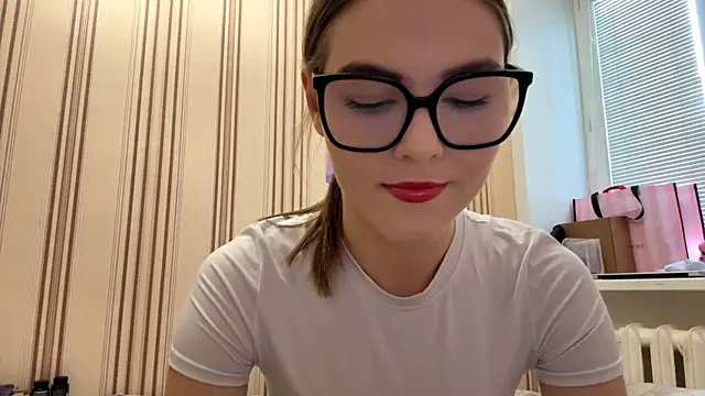 MiaWonderind online show from June 2026 12:09:02 PM