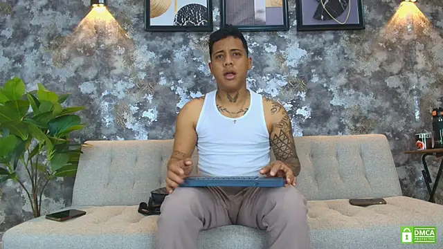 Snapshot of Alejandro_and_Deiby chatting on June 2026 10:39:01 AM Alejandro and Deiby online show from June 2026 10:39:01 AM
