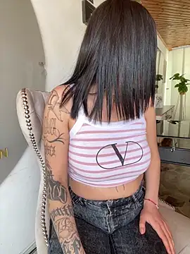 Snapshot of Mariana_pink18 chatting on June 2026 02:04:01 PM Mariana pink18 online show from June 2026 02:04:01 PM