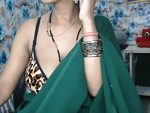 NottyMomo online show from July 2026 03:33:01 PM
