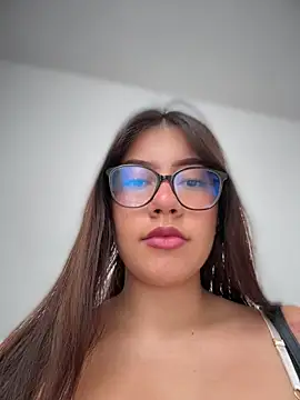 Snapshot of Saracalderon chatting on June 2026 11:34:01 AM Saracalderon online show from June 2026 11:34:01 AM