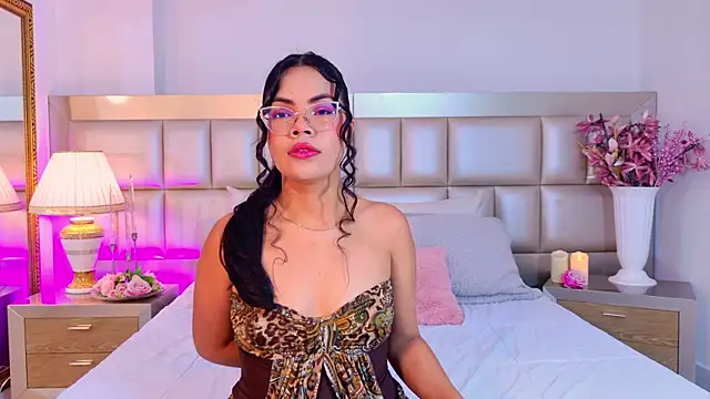 Snapshot of AliceLavenders chatting on July 2026 01:15:02 PM AliceLavenders online show from July 2026 01:15:02 PM