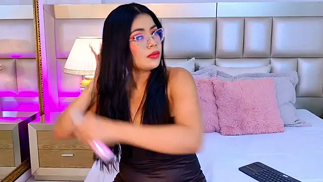 Snapshot of AliceLavenders chatting on July 2026 02:57:02 PM AliceLavenders online show from July 2026 02:57:02 PM