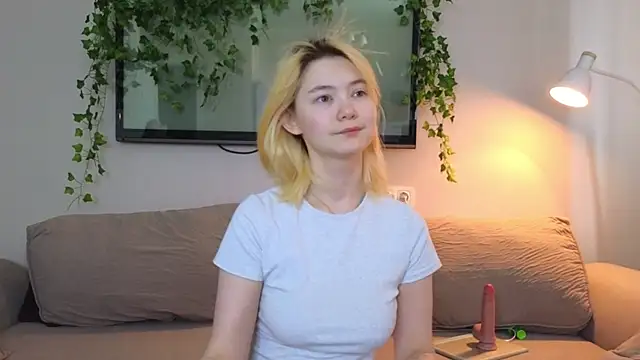 Snapshot of Emily_Miu chatting on July 2026 04:59:02 AM Emily Miu online show from July 2026 04:59:02 AM