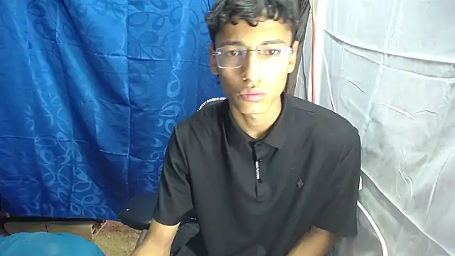 Snapshot of pitter03 chatting on June 2026 08:33:01 PM pitter03 online show from June 2026 08:33:01 PM